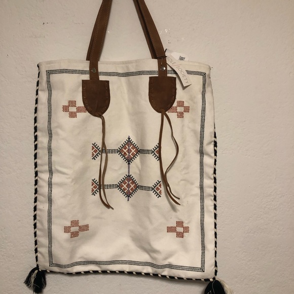 Sole Society Tote Bag NWT This super cute tote bag is veristal. - Picture 10 of 11